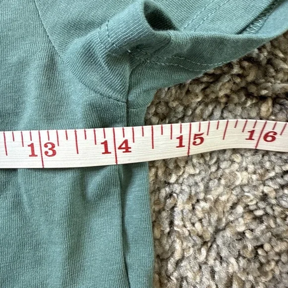 Volcom Juniors Cropped T-shirt with Butterfly Yin Yang Design Green Size S (7/8) - Picture 3 of 7